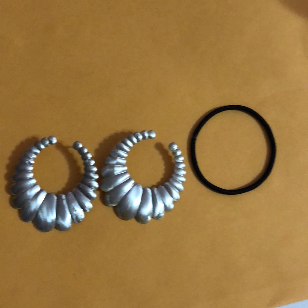 Silver shell earrings - Picture 2 of 2